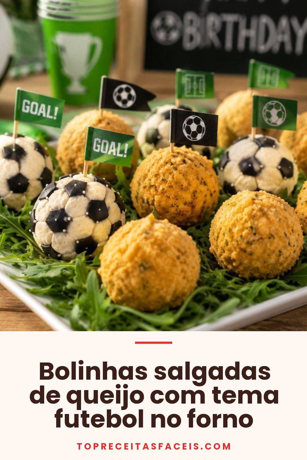 Bolinhas salgadas de queijo com tema futebol no forno